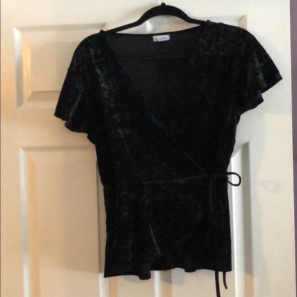 Super cute wrap top - Picture 1 of 2